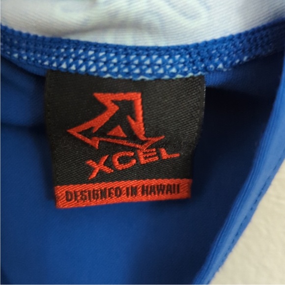 🏄🏻‍♀️💦XCEL Blue Floral Rash Guard - Picture 3 of 9